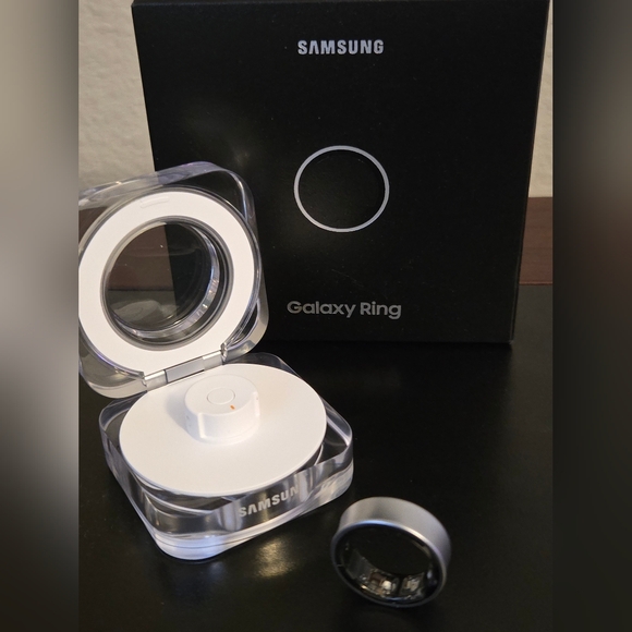Samsung Galaxy Ring Size 7 in Silver - Picture 4 of 10
